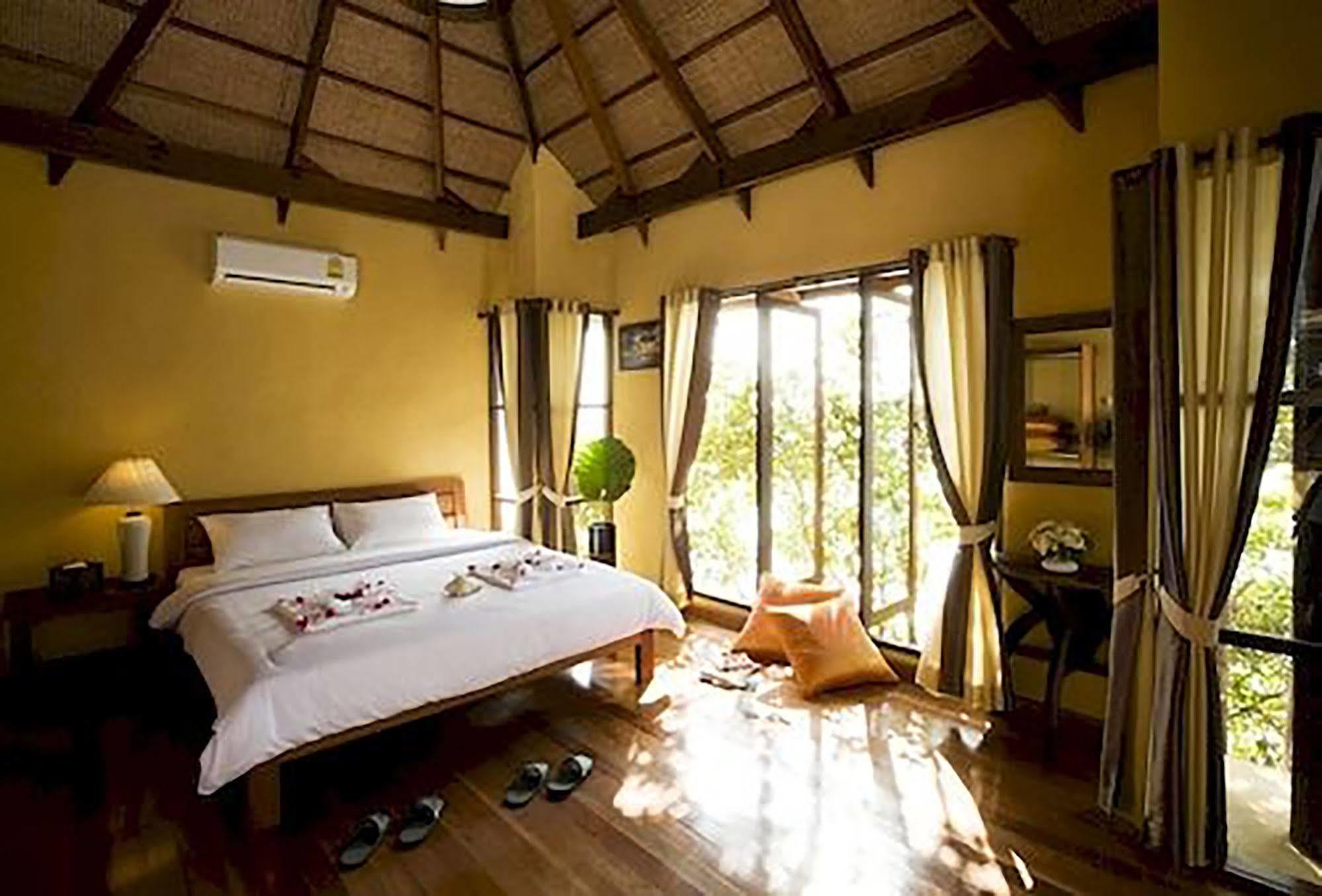 Captain Hook Resort @Koh Kood Ko Kut Kültér fotó